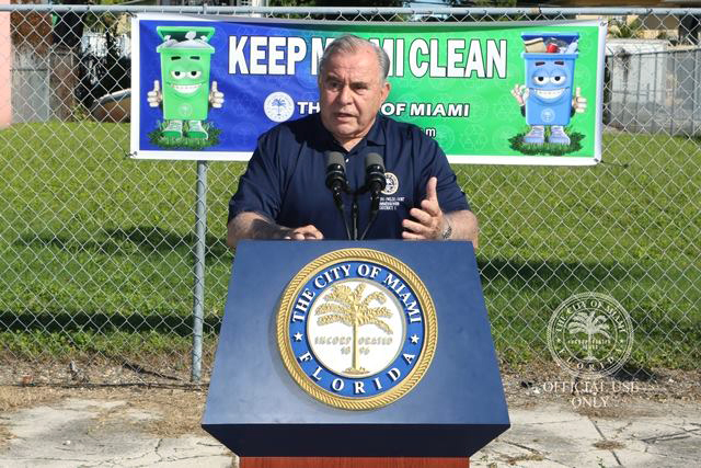 Comisionado William “Willy” Gort, promotor de la campaña Keep Miami Clean . Foto: miamigov.com 